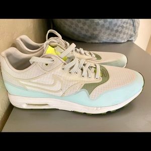 Nike Air max womens 8 1/2